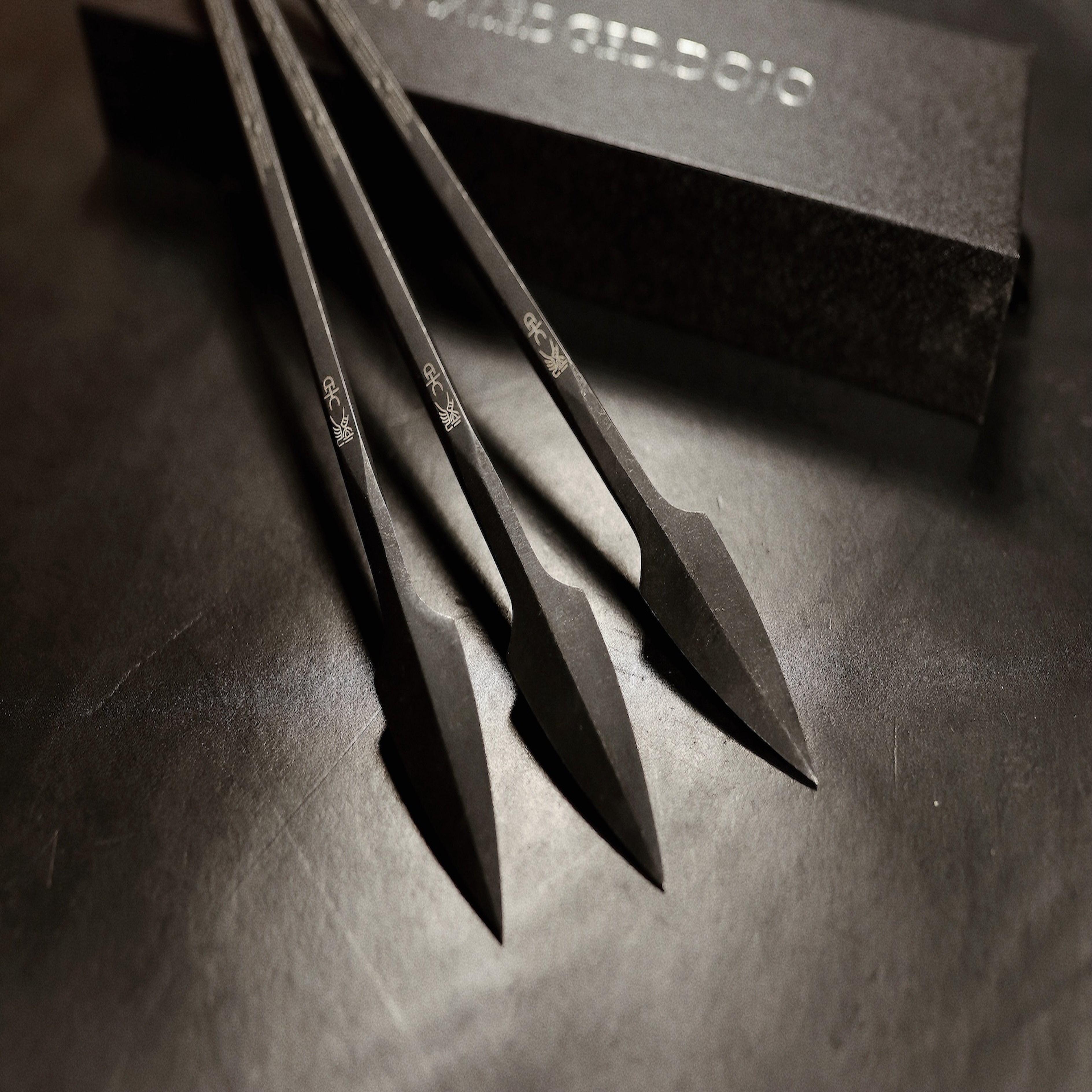 Draco】-Throwing Spike (3 Pieces) Carry Sheath Included